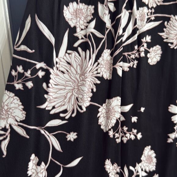 Maurices Flowy Flyaway Floral Pants Size M NWOT - Picture 7 of 7